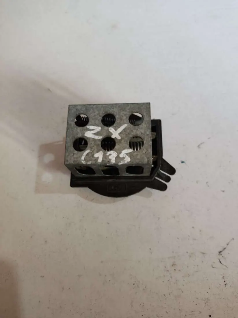 разъем на сопротивление печки Citroen ZX 1 поколение 848309a