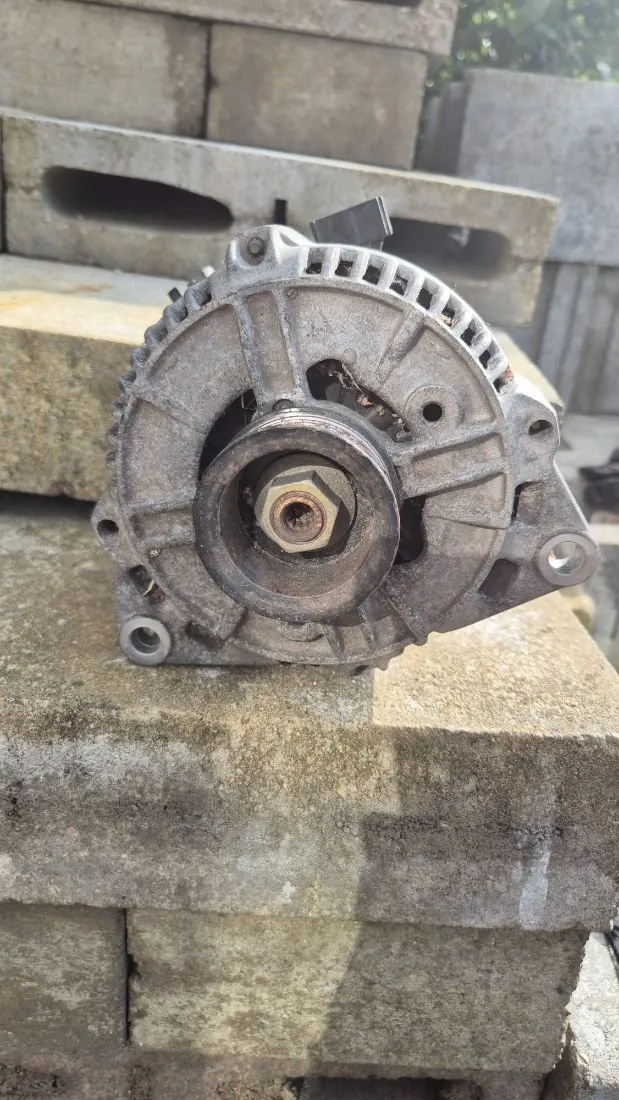 Болт генератора Ford Mondeo 2 поколение 0123212001