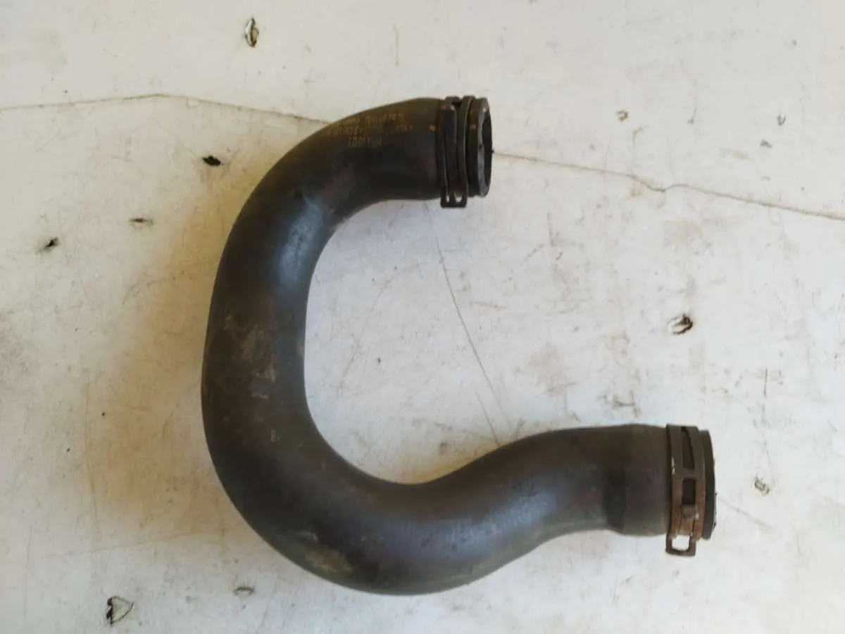 патрубок (трубопровод, шланг) Volkswagen Crafter 076121063E