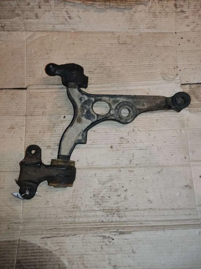Рычаг передний правый Peugeot 806 221