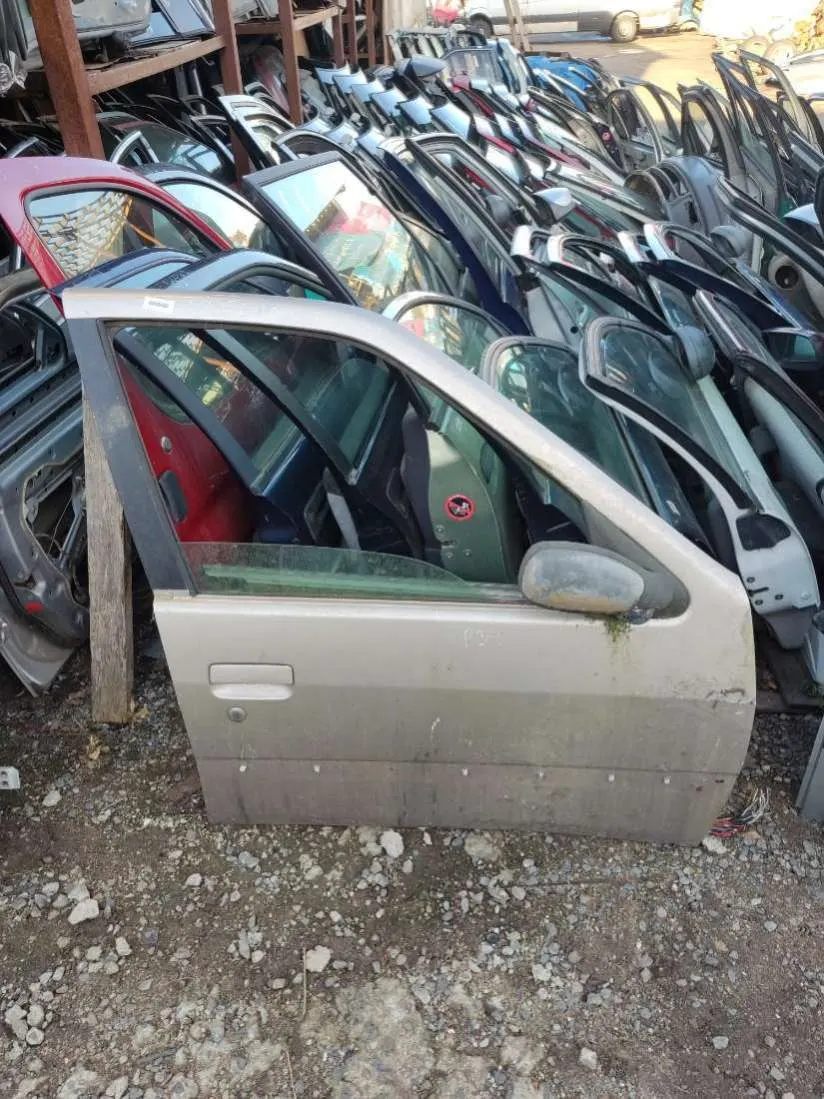 Дверь передняя правая Peugeot 306 1 поколение