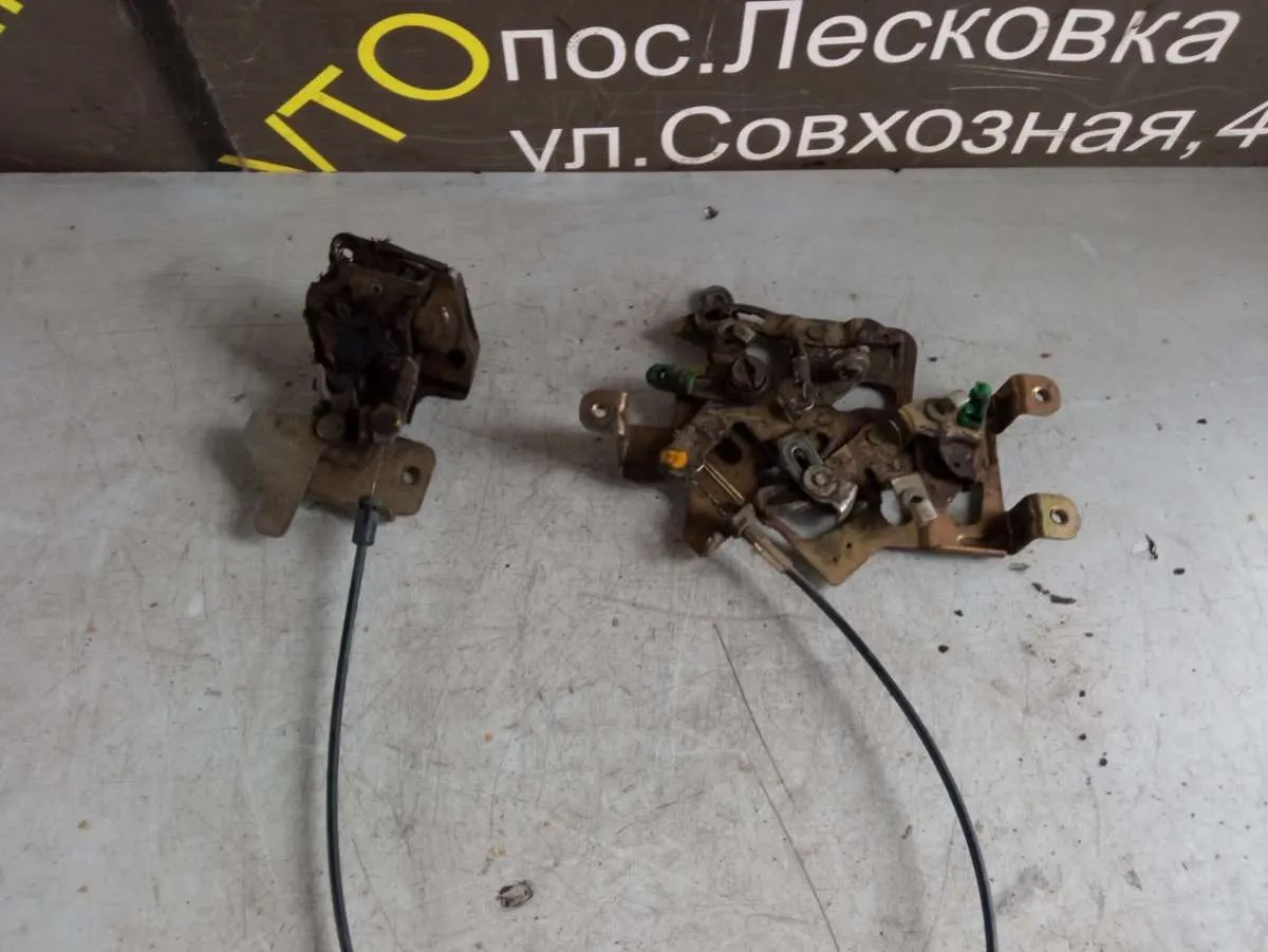 замок двери сдвижной Nissan Serena C23