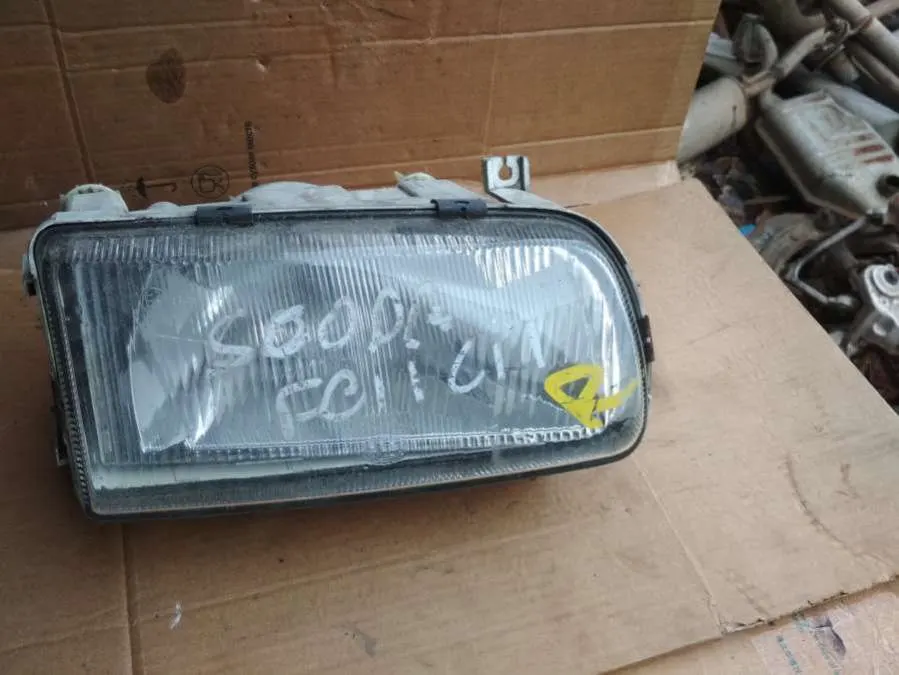 Фара правая Skoda Felicia 1 поколение