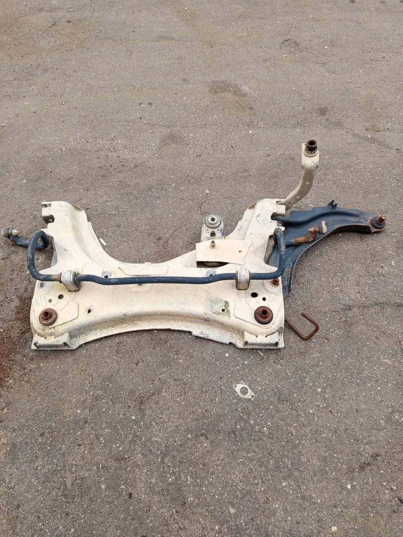 Балка подвески передняя (подрамник) Renault Megane 2 поколение 8200275525