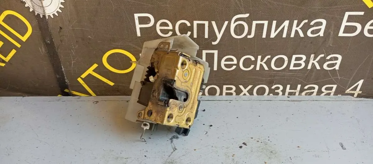 Замок двери передней правой Renault Scenic 1 поколение