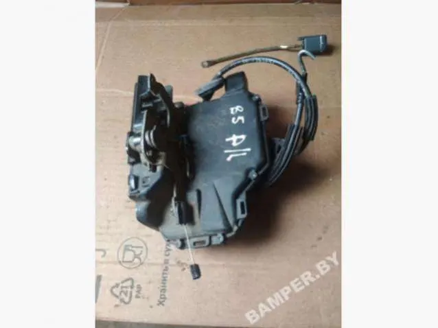 Замок двери передней левой Volkswagen Passat (North America) B5