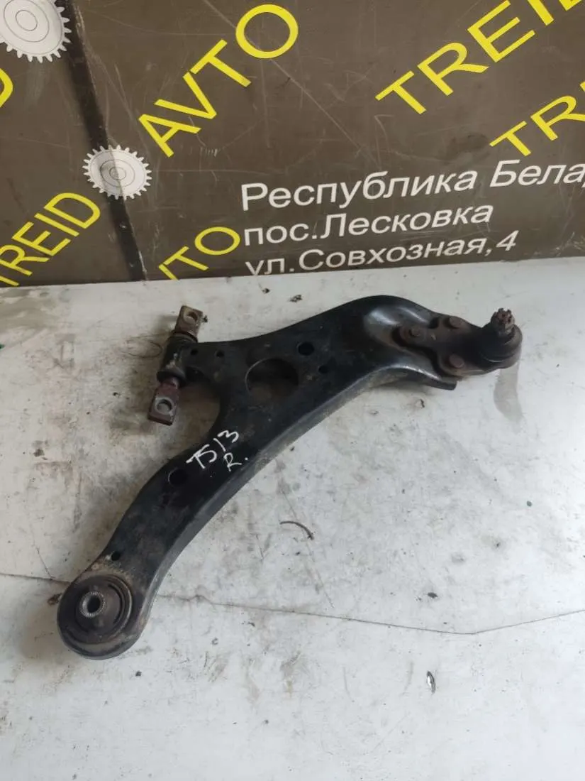 Рычаг передний правый Toyota Sienna 3 поколение