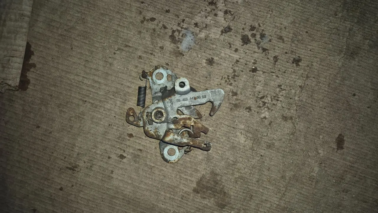 замок капота Peugeot 407