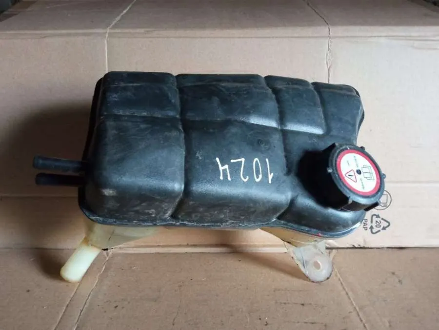 Расширительный бачок Ford Mondeo 3 поколение