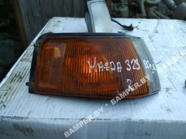 Поворотник правый Mazda 323 3 поколение (BF)