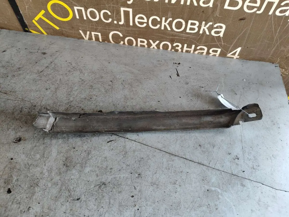 Накладка (ресничка) фары правой Audi 100 C4 Артикул IMP-260602-10857