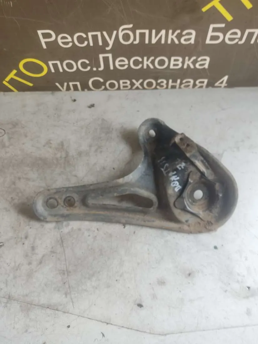 Кронштейн подрамника Toyota Sienna 3 поколение — фото 2