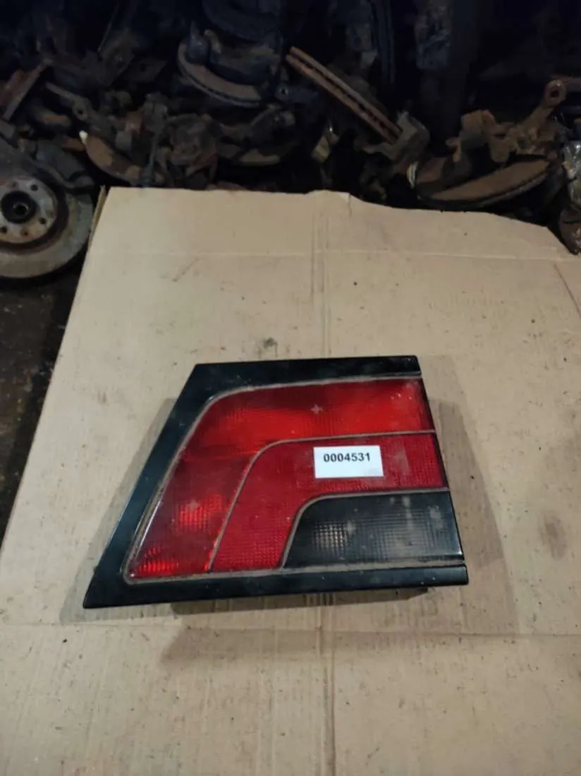 Фонарь крышки багажника правый Peugeot 806 221