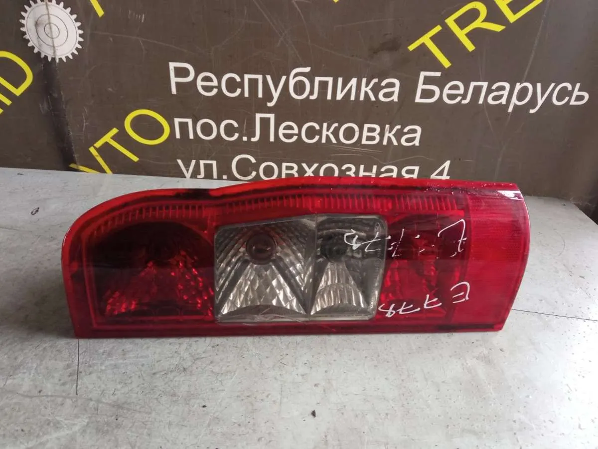 Фонарь задний правый Ford Transit
