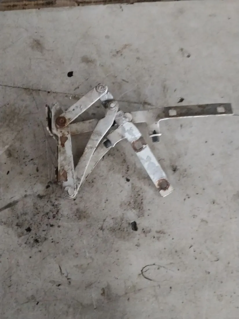 Петля капота левая Peugeot Boxer