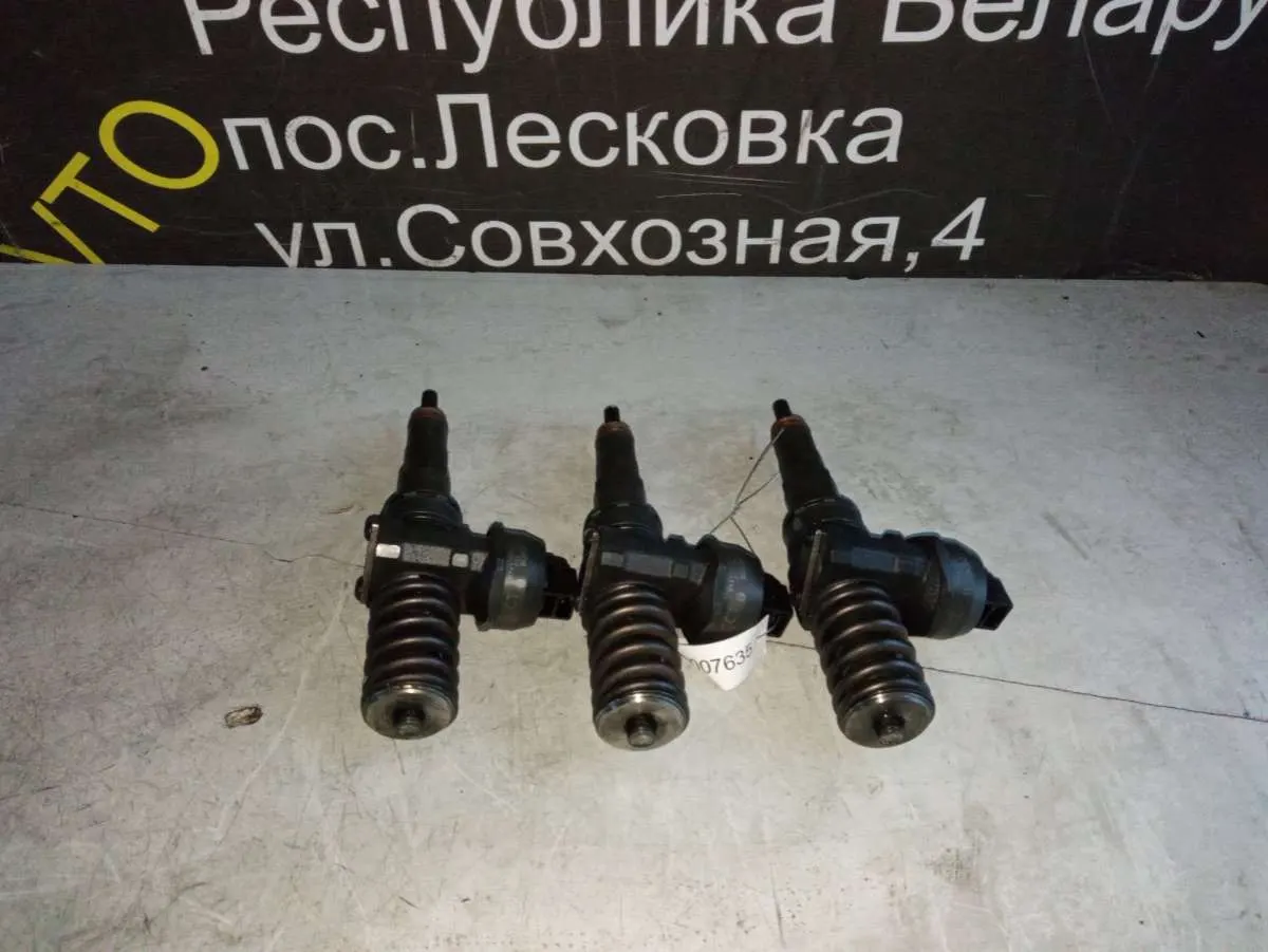 Форсунка бензиновая Volkswagen Polo 4 поколение 038130073BP