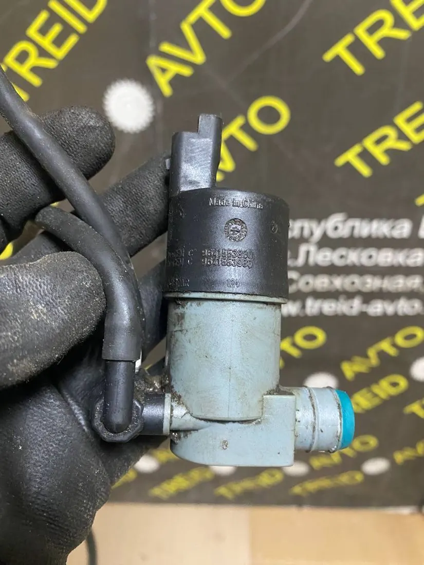 насос (моторчик) омывателя стекла Renault Duster 1 поколение 9641553980 — фото 2