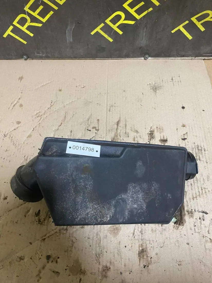 патрубок воздушного фильтра Renault Duster 1 поколение T04021A152 — фото 2