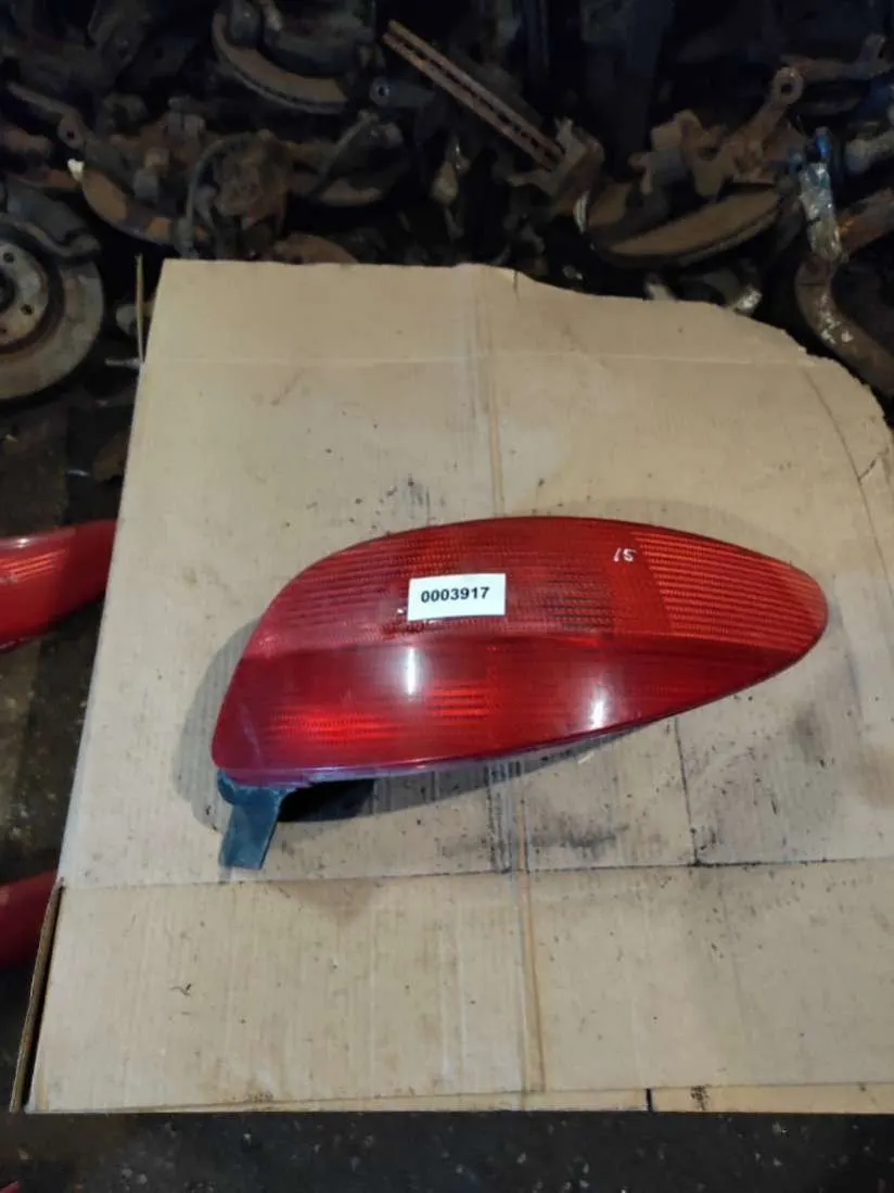 Фонарь задний правый Peugeot 206 1 поколение