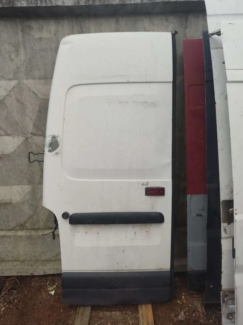Дверь распашная задняя левая Renault Master