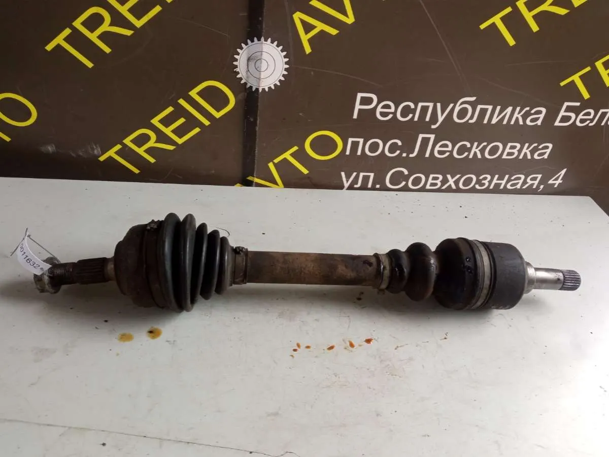 Полуось передняя левая (приводной вал, ШРУС) Peugeot Partner 1 поколение