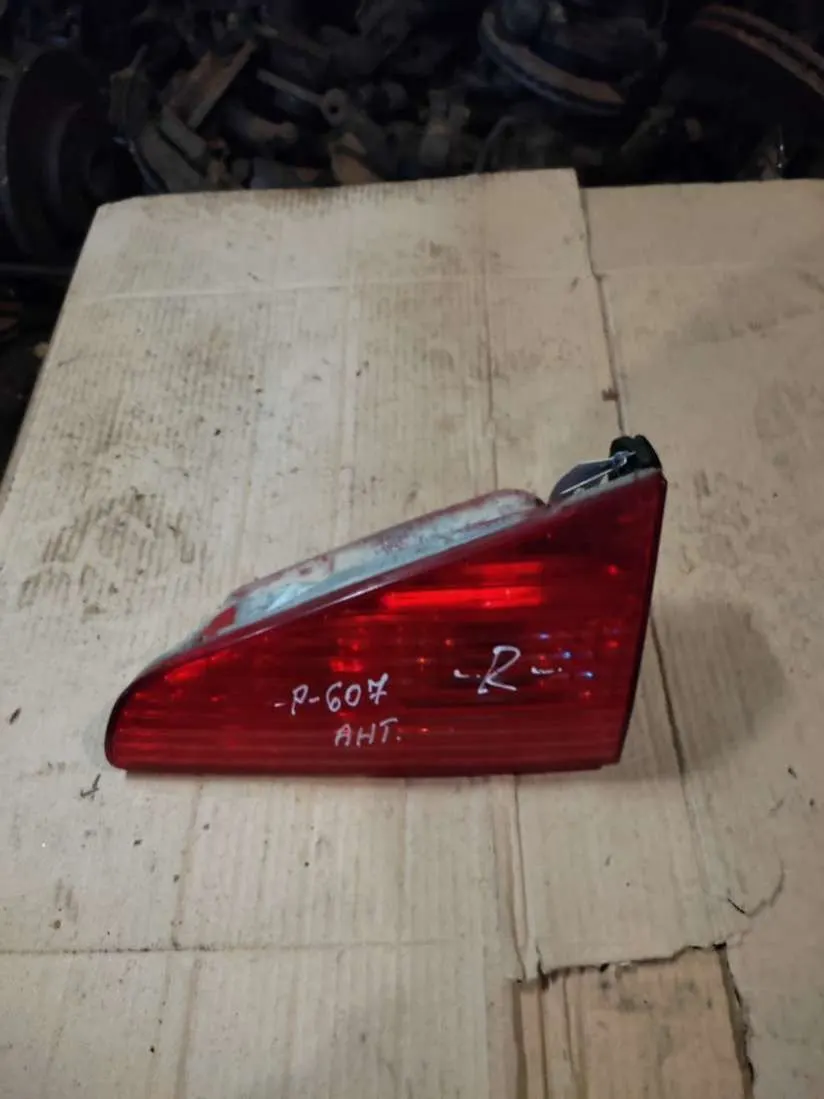 Фонарь крышки багажника правый Peugeot 607 1 поколение