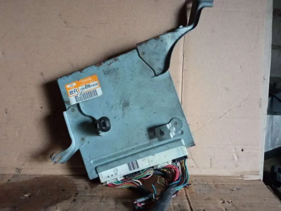 блок управления ABS Toyota Prius 1 поколение 8954047020