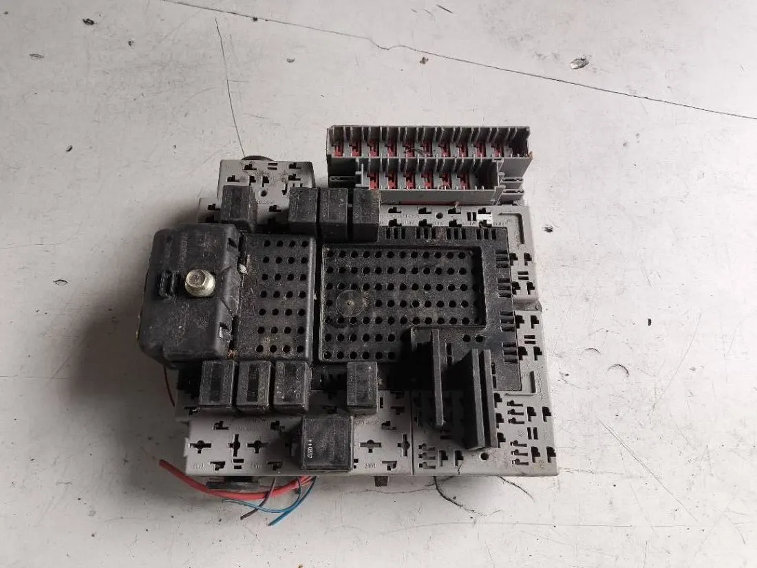 блок предохранителей Volvo S60 1 поколение 08696040