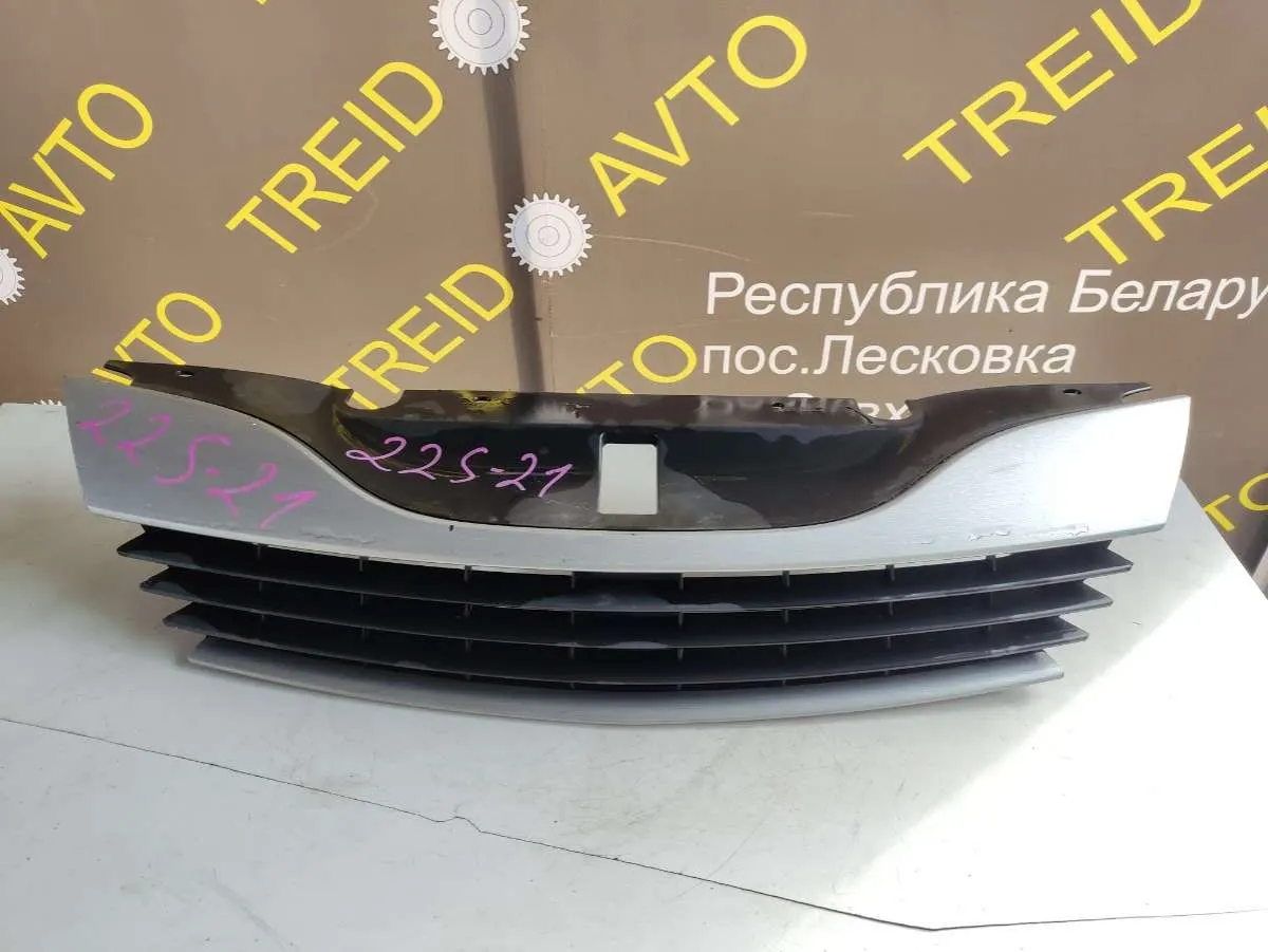решетка радиатора Renault Laguna 2 поколение