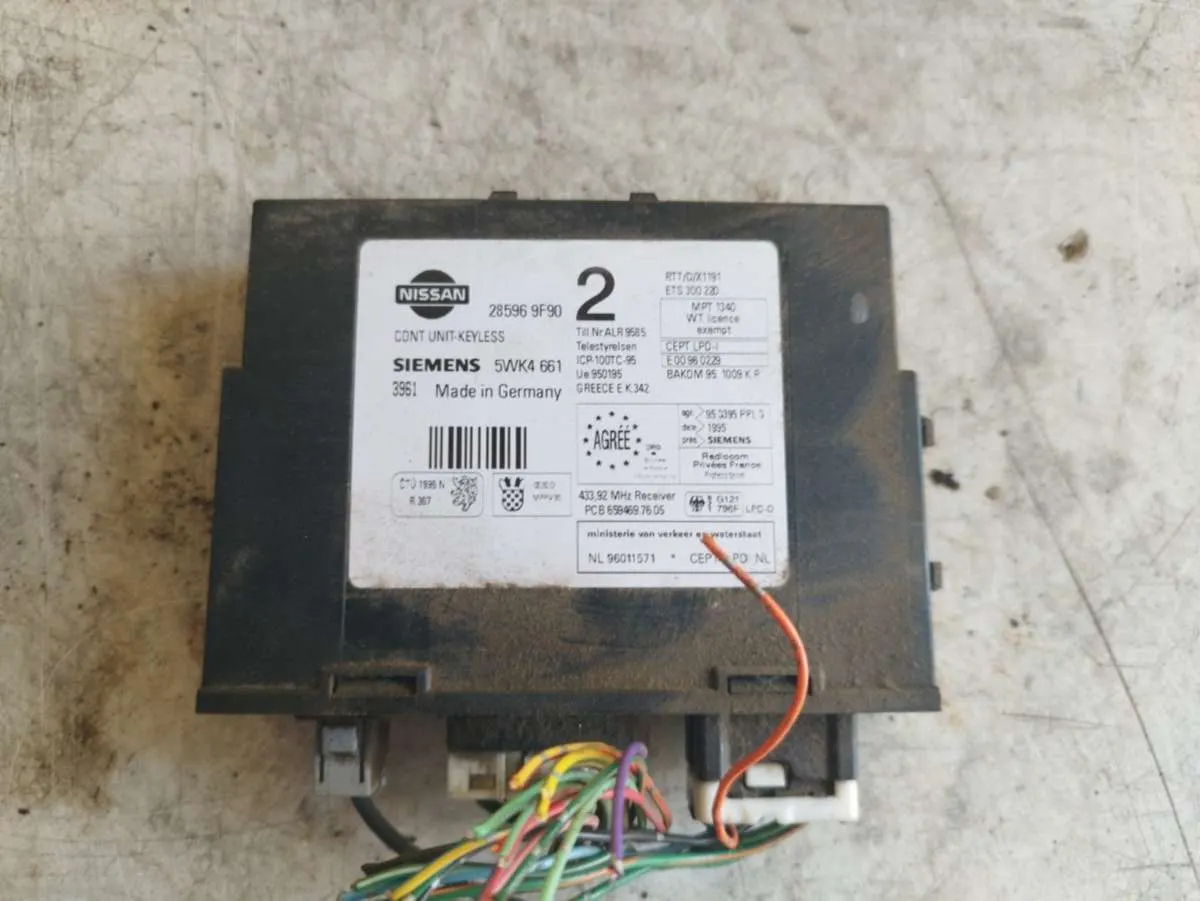 блок комфорта Nissan Primera 2 поколение 285969F902