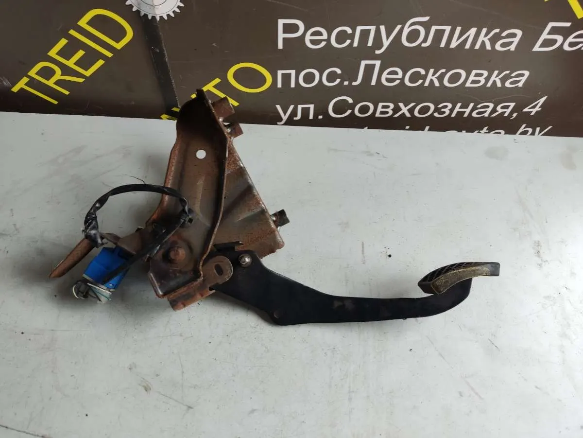 педаль сцепления 465031703r Dacia Lodgy 1 поколение Артикул IMP-260602-07892