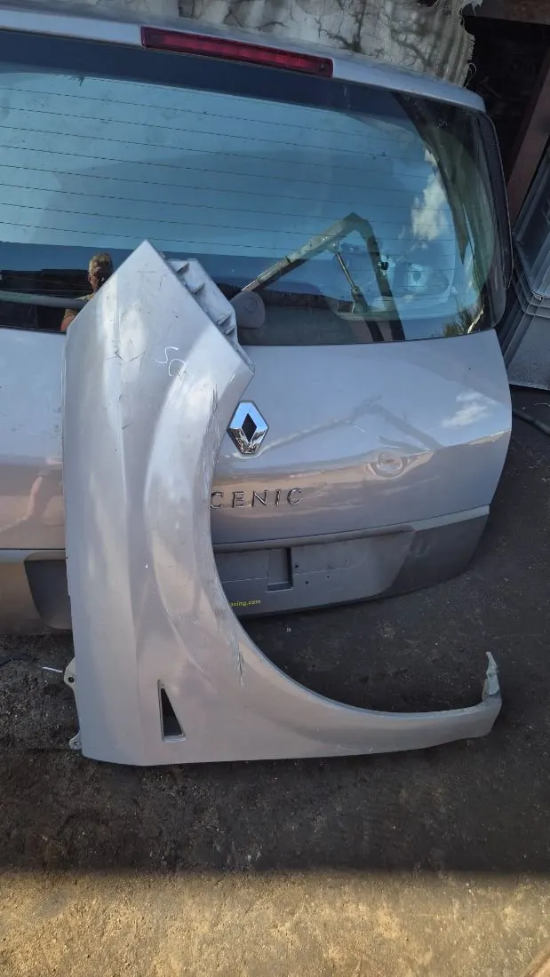 Крыло переднее правое Renault Scenic 2 поколение
