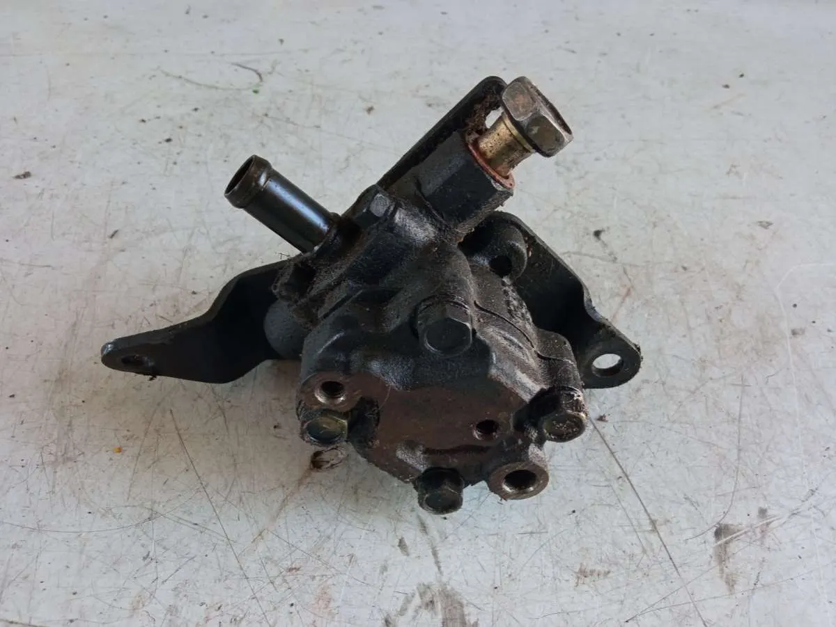 Насос ГУР Nissan Sunny B15 — фото 2