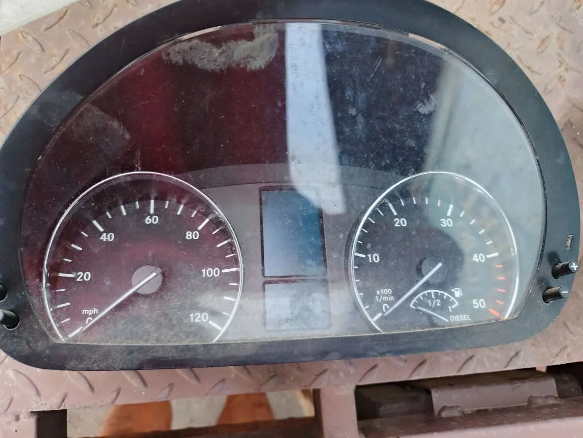 Щиток приборов (приборная панель) Mercedes-Benz Sprinter A9069005102