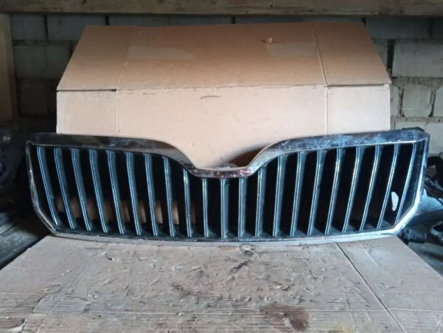 решетка радиатора Skoda Superb 2 поколение