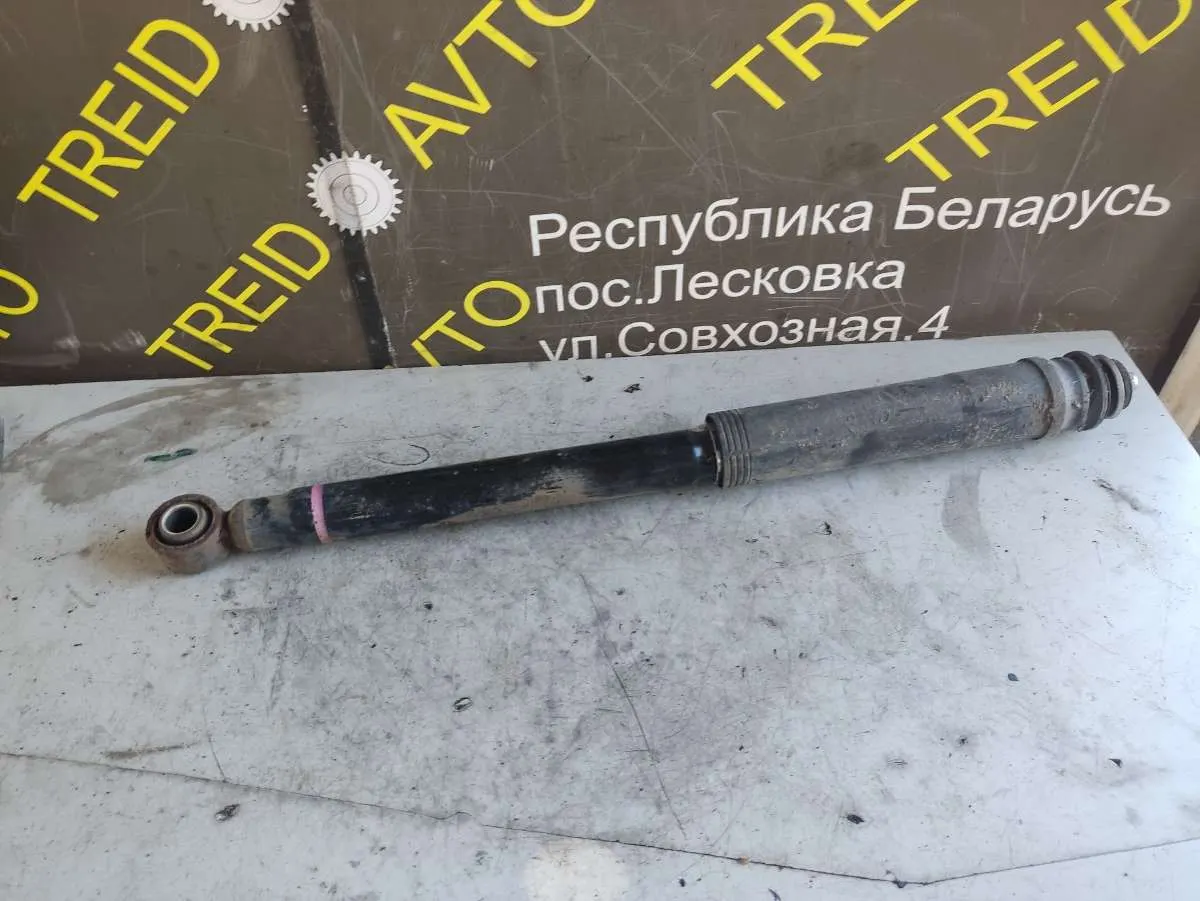 Амортизатор задний Toyota Sienna 3 поколение
