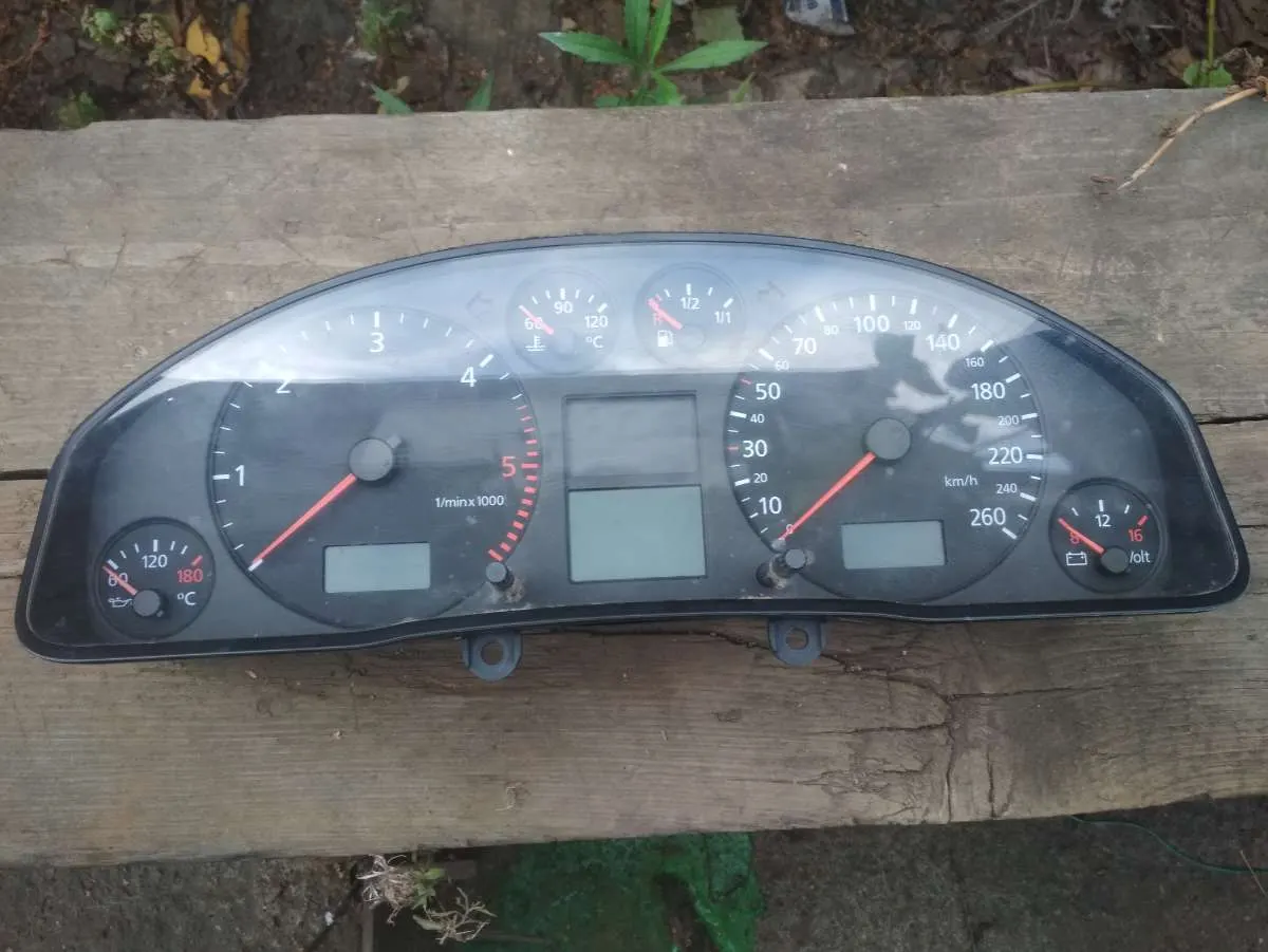 Щиток приборов (приборная панель) Audi A6 C5 4B0920900C