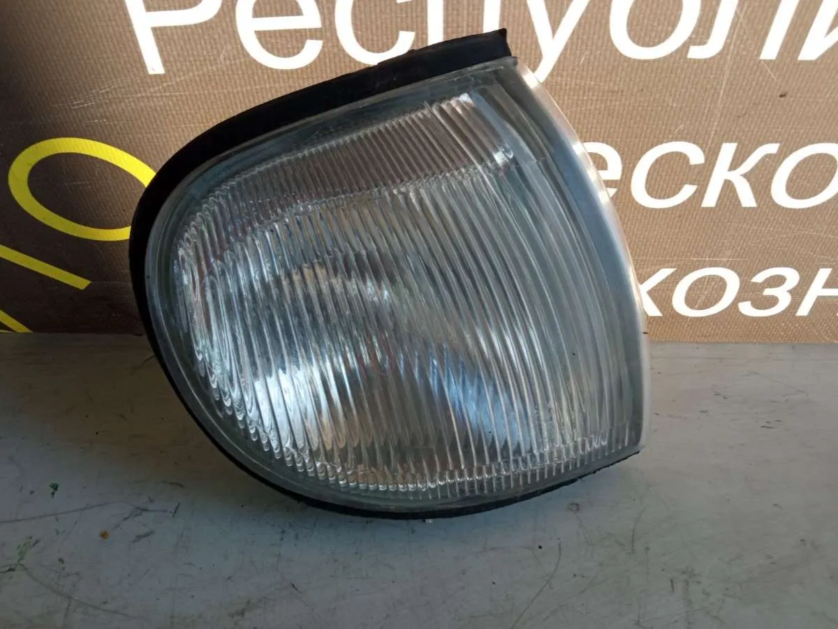 Поворотник правый Nissan Serena C23