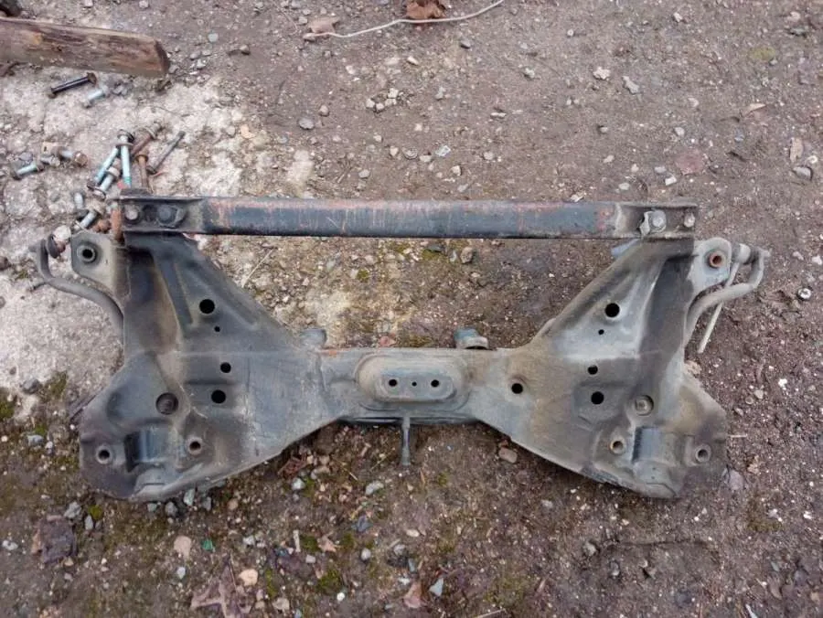 Балка подвески передняя (подрамник) Volvo V40 1 поколение
