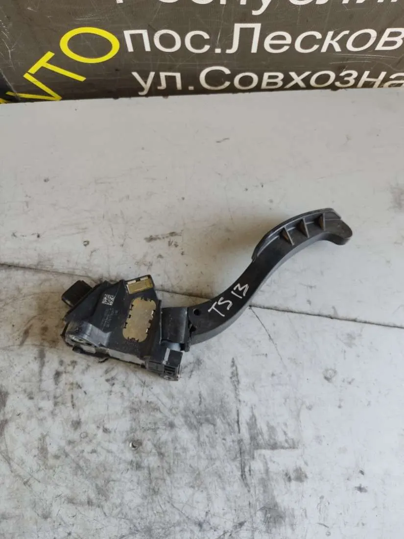 педаль газа Toyota Sienna 3 поколение 7811008010