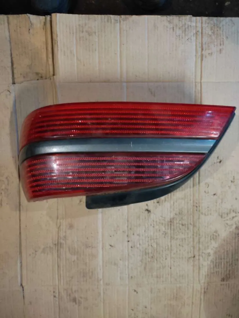 Фонарь задний правый Peugeot 406 1 поколение [рестайлинг]