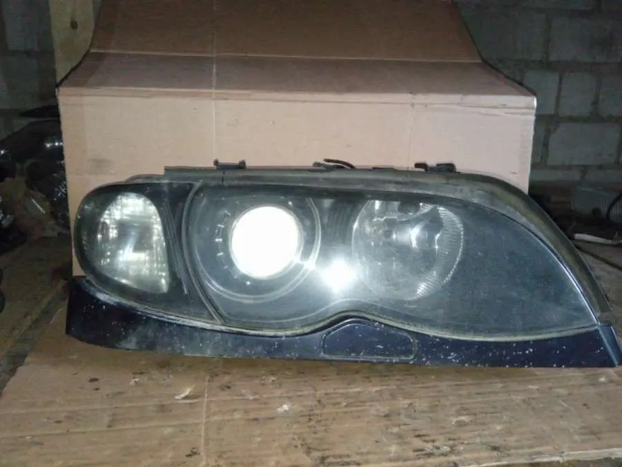 Фара передняя правая BMW 3 серия E46 XENON
