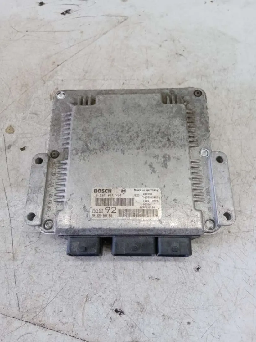блок управления двигателем Peugeot 807 1 поколение 0281011334
