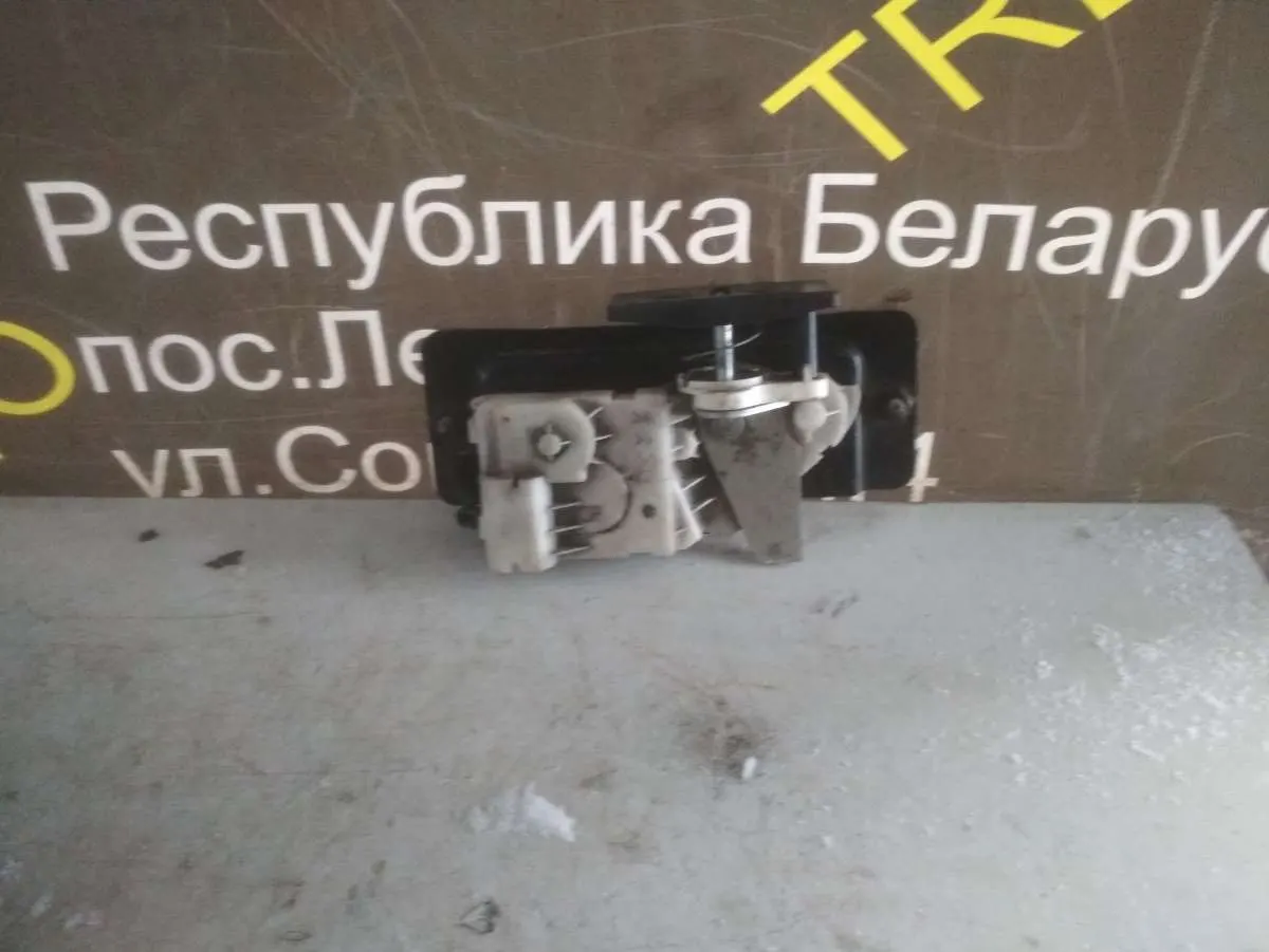 доводчик крышки багажника Peugeot 607 1 поколение