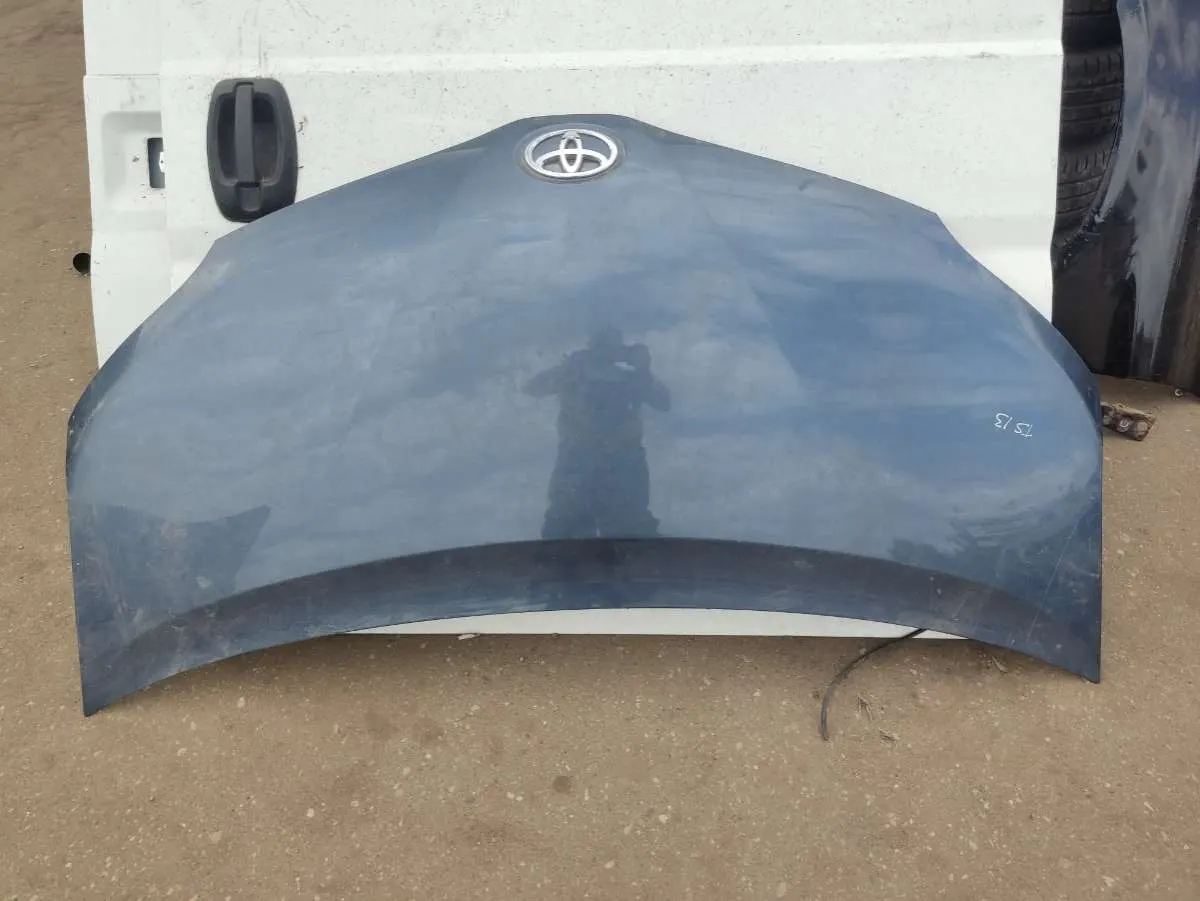 Петля капота левая Toyota Sienna 3 поколение
