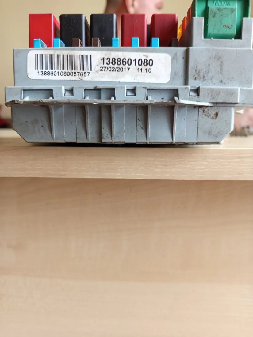 блок предохранителей Peugeot Boxer 1388601080