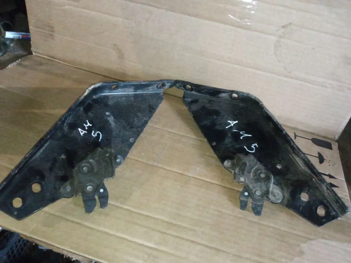 замок двери сдвижной Mazda 5 1 поколение