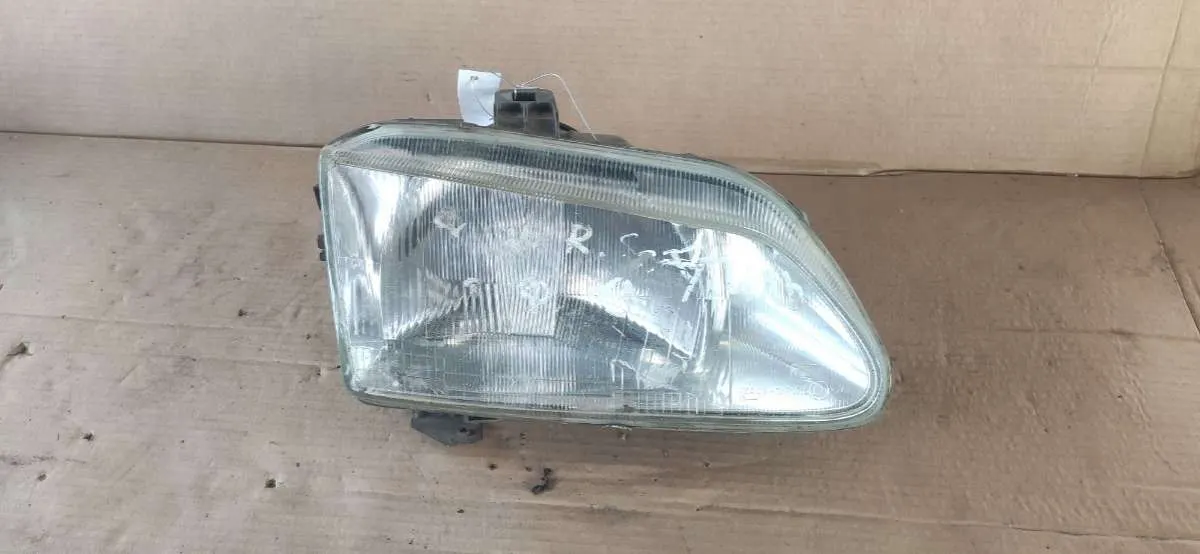 Фара передняя правая Renault Scenic 1 поколение