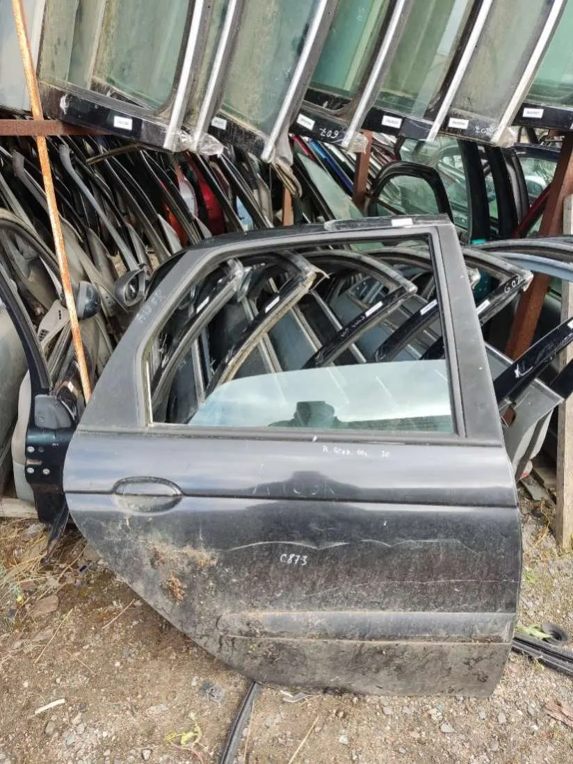 Дверь задняя правая Renault Scenic 1 поколение
