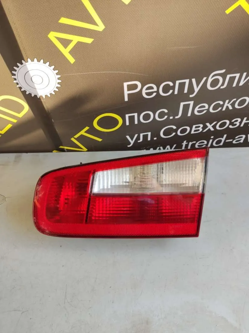 Фонарь крышки багажника правый Renault Laguna 2 поколение